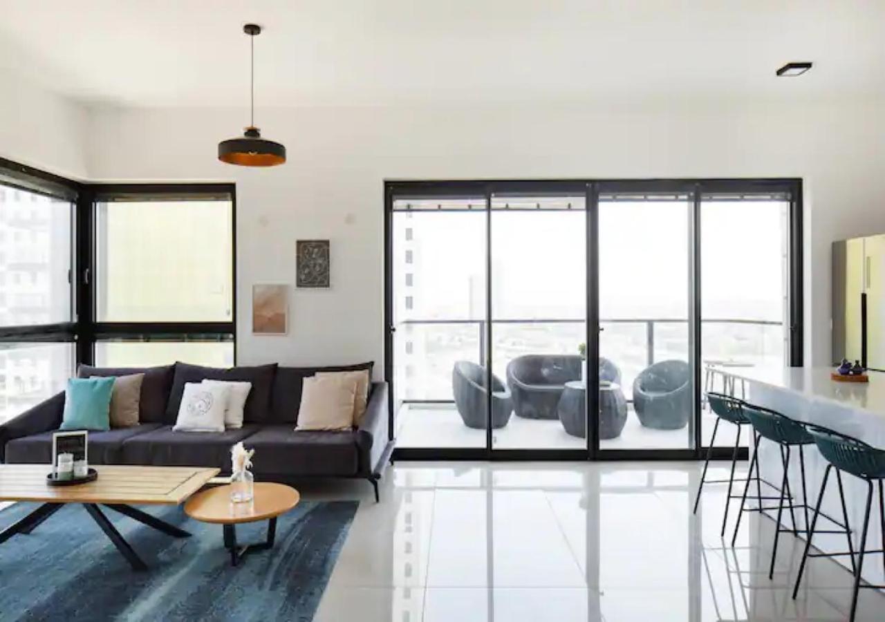 O&O Group- Special Apartment Sea View Luxury Tower بات يام المظهر الخارجي الصورة