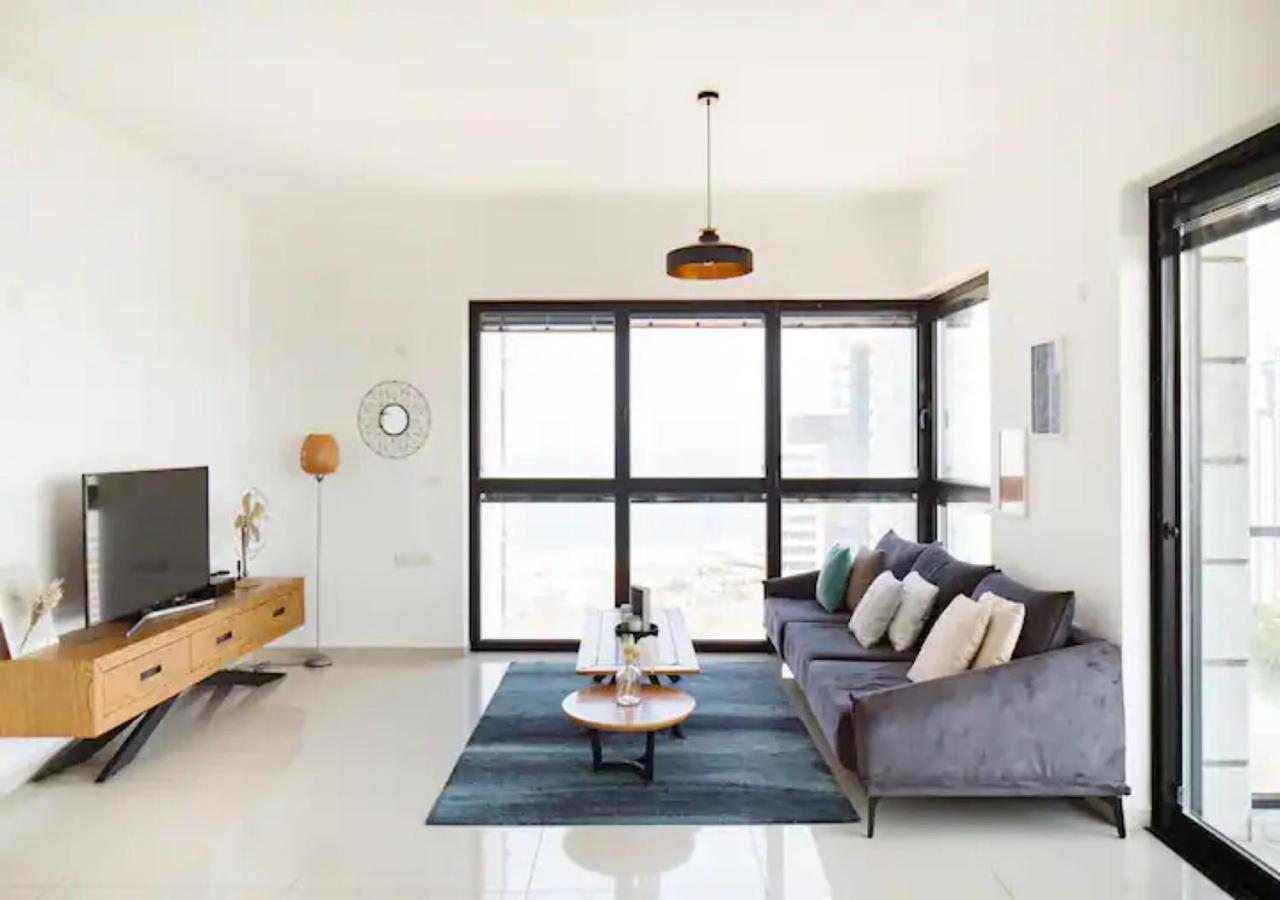 O&O Group- Special Apartment Sea View Luxury Tower بات يام المظهر الخارجي الصورة