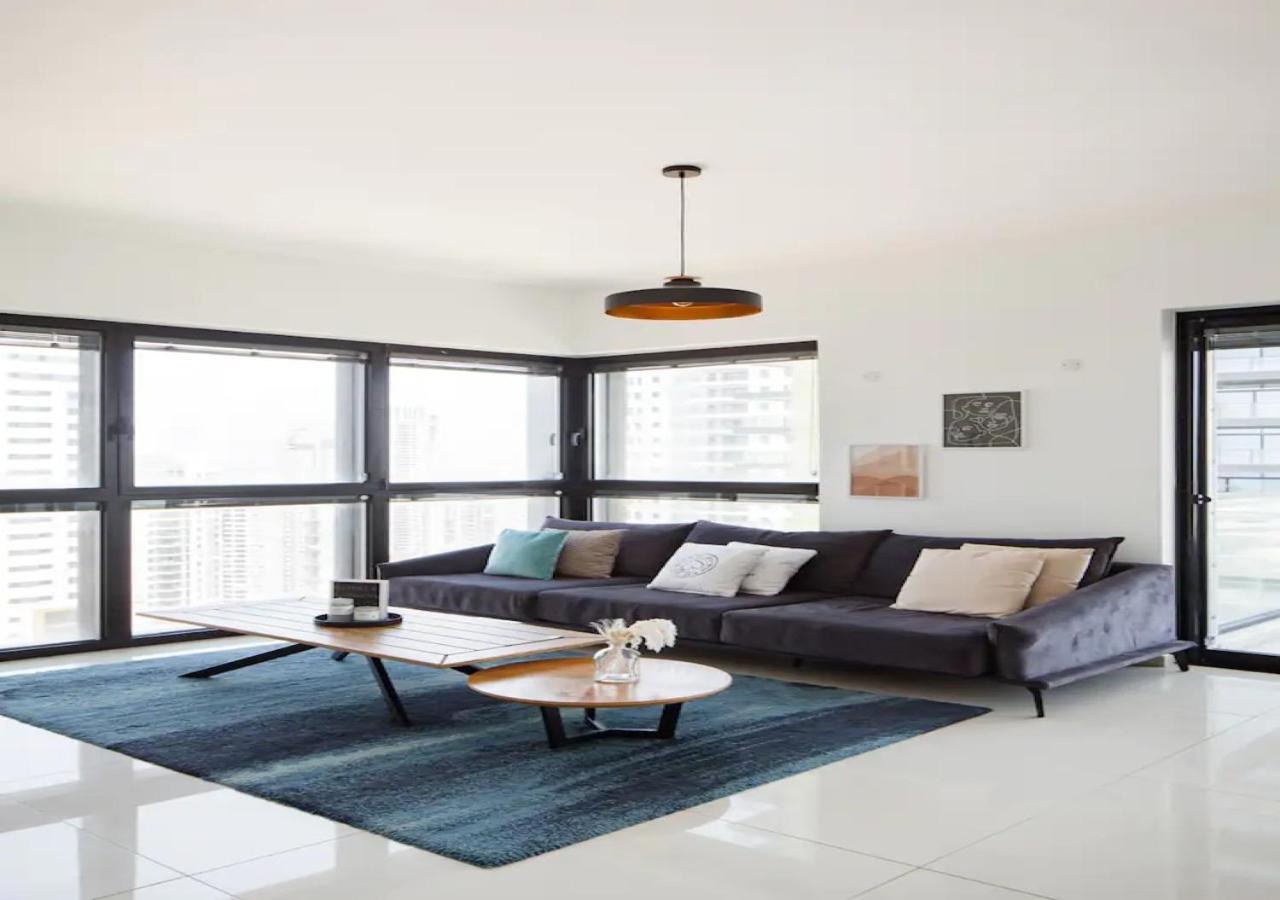 O&O Group- Special Apartment Sea View Luxury Tower بات يام المظهر الخارجي الصورة
